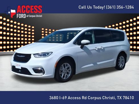 Used 2023 Chrysler Pacifica Touring-L FWD image 4