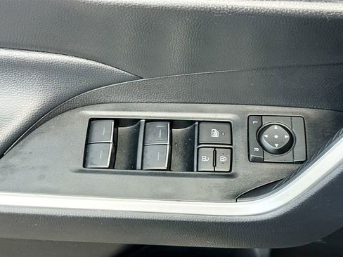 Used 2025 Toyota RAV4 XLE w/ Convenience Package image 17