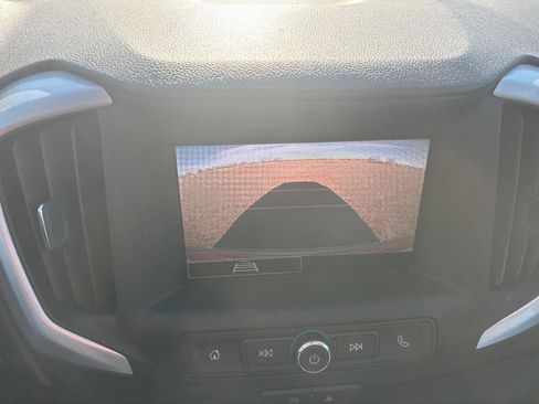 Used 2024 GMC Terrain SLE image 24