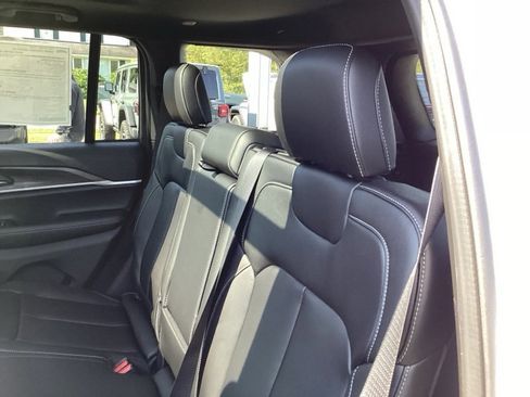 New 2025 Jeep Grand Cherokee Limited image 21