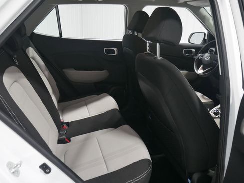 Used 2024 Hyundai Venue SEL image 17