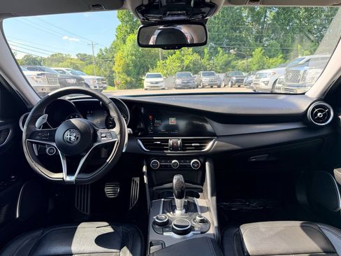 Used 2018 Alfa Romeo Giulia AWD image 17