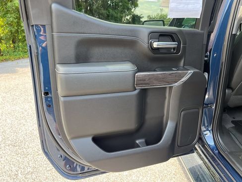 Used 2022 Chevrolet Silverado 1500 LTZ w/ LTZ Premium Package AWD/4WD image 32
