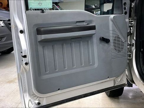 Used 2015 Ford F550 4x4 Regular Cab Super Duty image 15