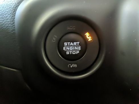 Used 2018 Jeep Wrangler Unlimited Sahara image 24