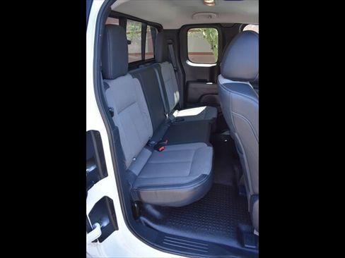 Used 2017 Nissan Titan S AWD/4WD image 32