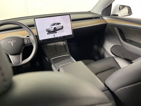 Used 2023 Tesla Model Y Long Range AWD/4WD image 17