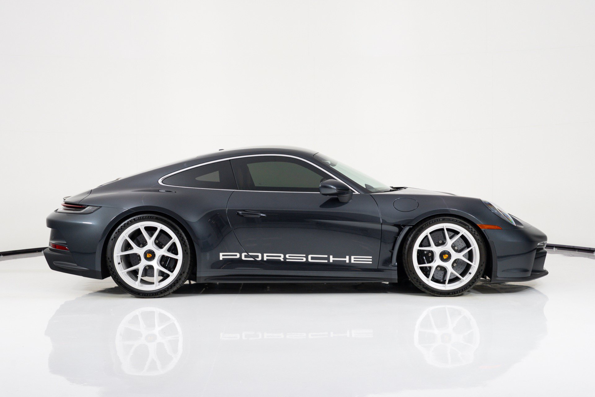 Used 2024 Porsche 911 GT3 RS RWD image 2