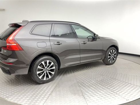 Certified 2025 Volvo XC60 B5 Plus image 2