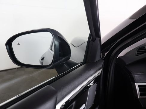 Used 2024 Mitsubishi Outlander SE image 34