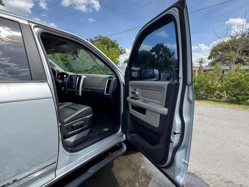Used 2011 RAM 1500 Classic SLT w/ Technology Group RWD image 8