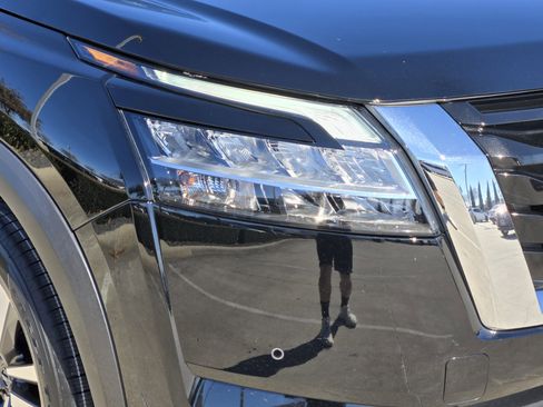 Used 2024 Nissan Pathfinder SL image 8