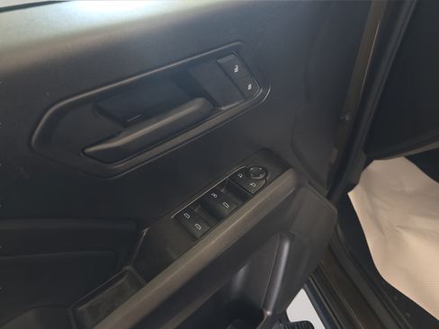 Used 2025 Chevrolet Colorado Trail Boss AWD/4WD image 11