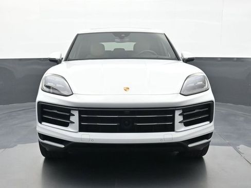 Certified 2025 Porsche Cayenne AWD/4WD image 24