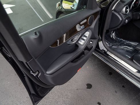 Used 2017 Mercedes-Benz C 300 4MATIC Sedan image 16