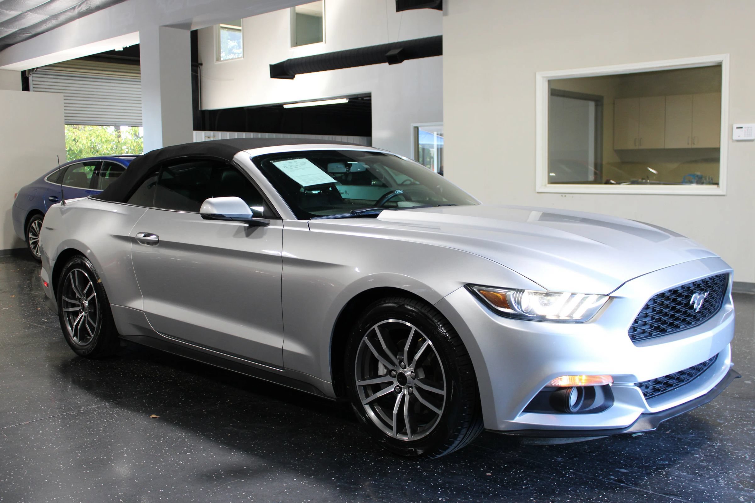 Used 2016 Ford Mustang Convertible RWD image 2