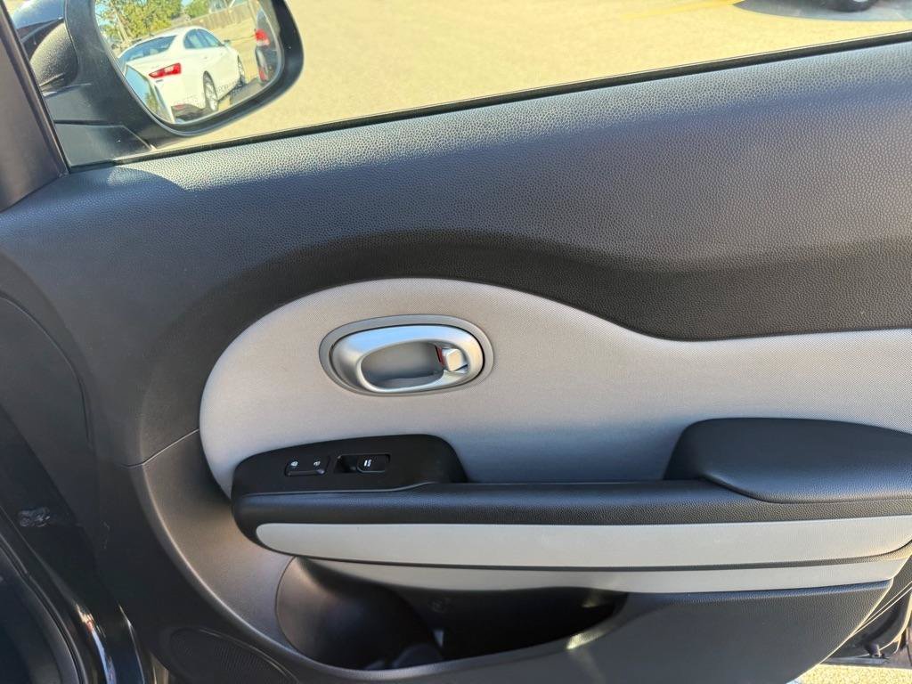 Used 2016 Kia Soul + FWD image 17