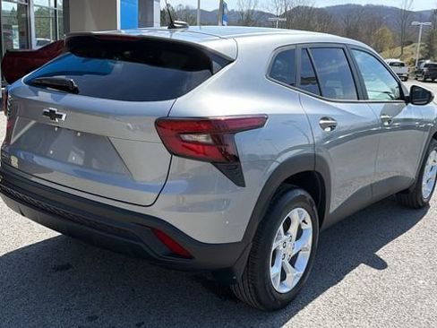 New 2026 Chevrolet Trax LS w/ LS Convenience Package FWD image 3