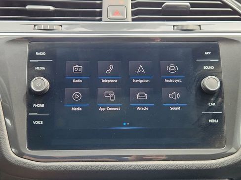 Used 2022 Volkswagen Tiguan SE w/ Panoramic Sunroof Package AWD/4WD image 42