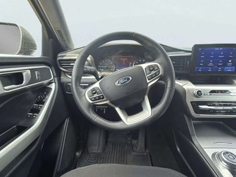 Used 2021 Ford Explorer XLT image 11