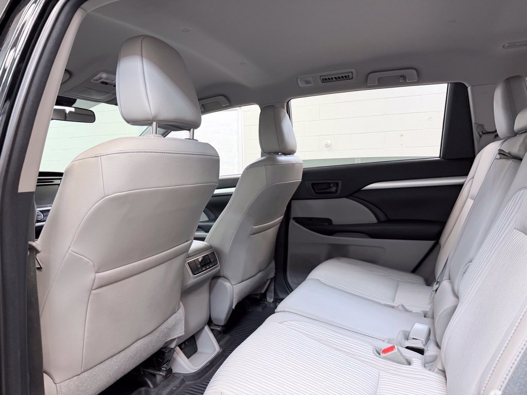 Used 2018 Toyota Highlander Plus AWD/4WD image 22