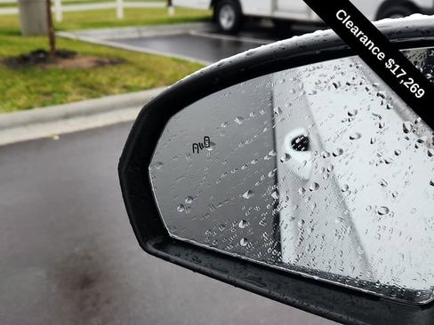 Used 2024 Volkswagen Taos SE image 30