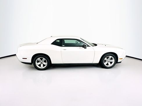 Used 2011 Dodge Challenger RWD image 10