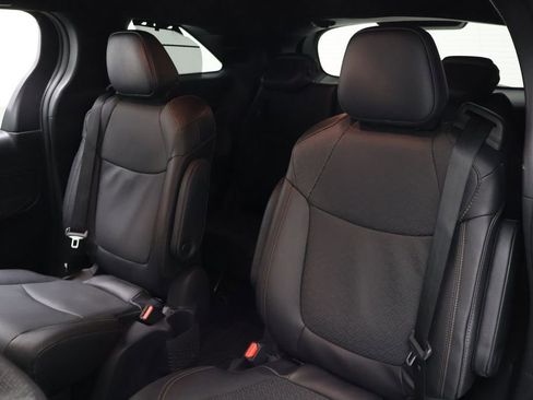 Certified 2025 Toyota Sienna Platinum image 18