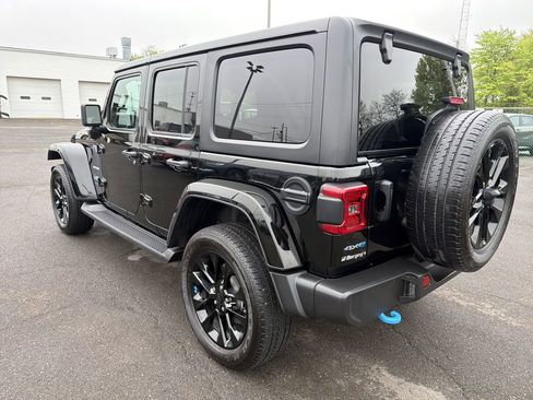 Used 2023 Jeep Wrangler Unlimited Sahara w/ Cold Weather Group AWD/4WD image 6