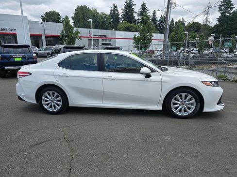 Used 2018 Toyota Camry LE FWD image 8