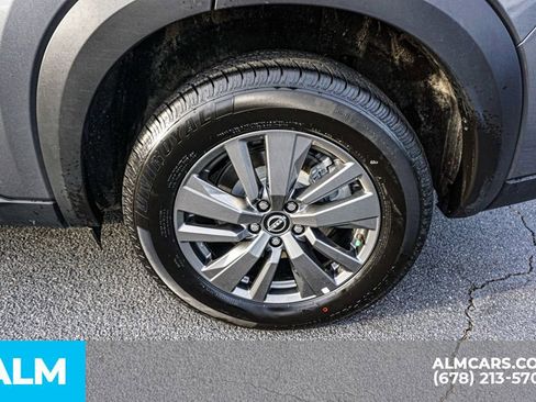 Used 2025 Nissan Pathfinder SV FWD image 17