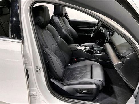 Used 2024 BMW 530i xDrive w/ Convenience Package image 7