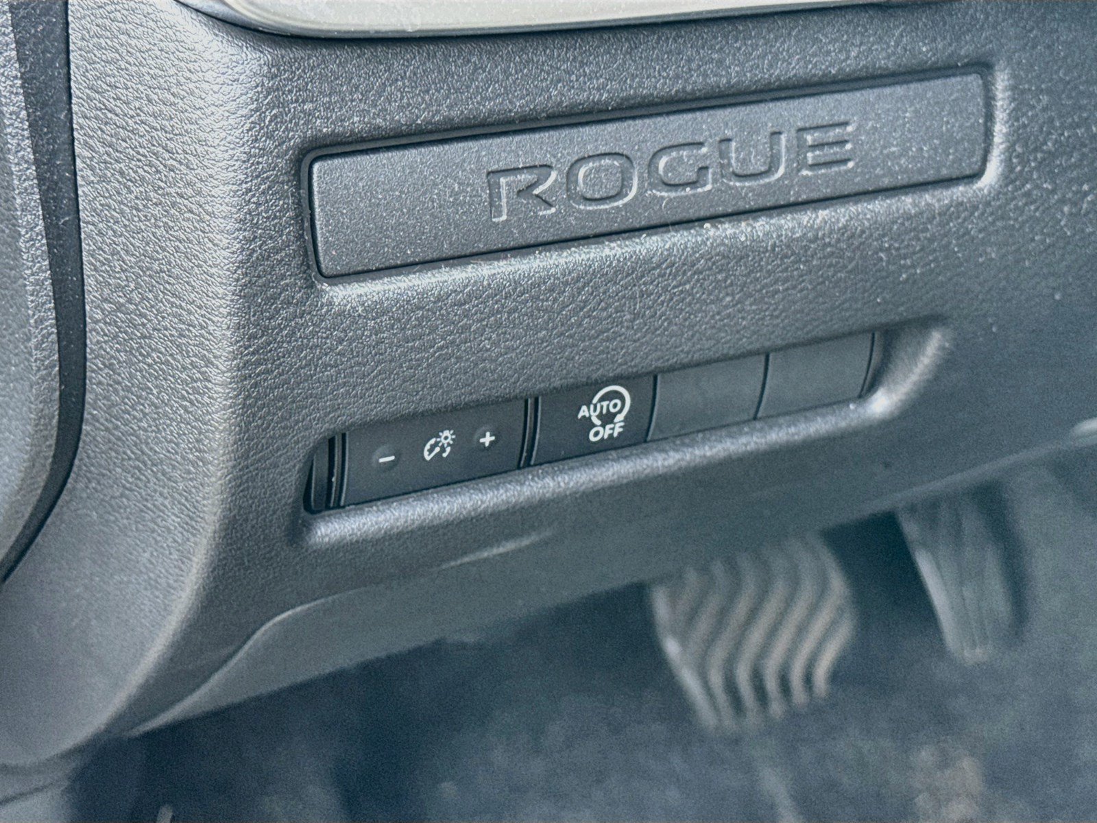 Used 2023 Nissan Rogue S AWD/4WD image 10