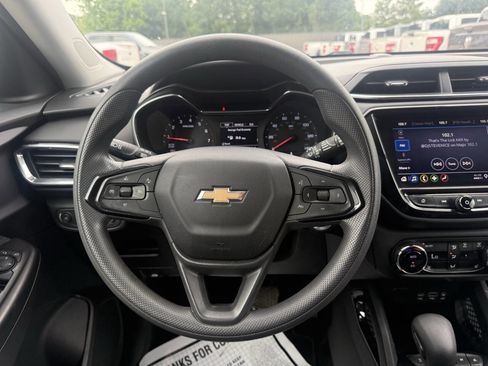 Used 2021 Chevrolet TrailBlazer LT w/ Convenience Package FWD image 22