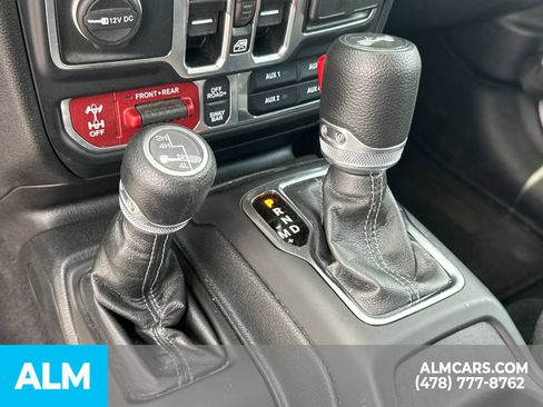 Used 2025 Jeep Wrangler Unlimited Rubicon AWD/4WD image 34