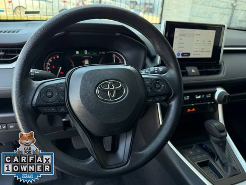 Used 2025 Toyota RAV4 XLE FWD image 10