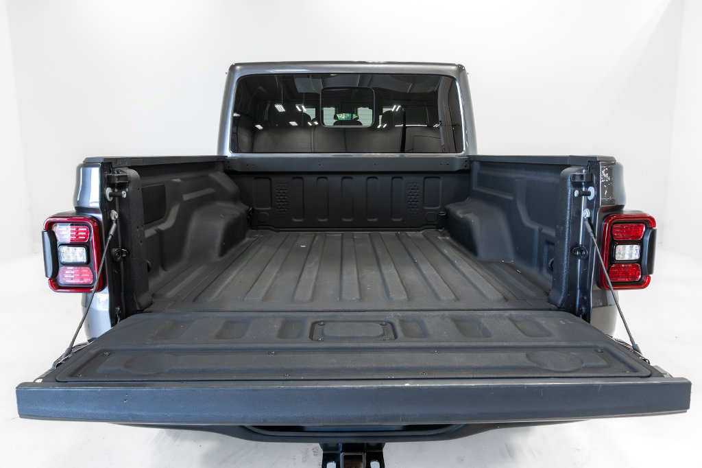 Used 2025 Jeep Gladiator Rubicon w/ Convenience Group AWD/4WD image 31