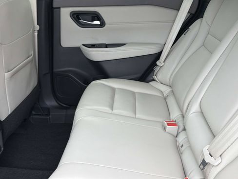 Used 2024 Nissan Rogue SL FWD image 13