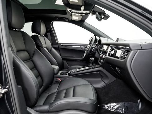 Certified 2026 Porsche Macan AWD/4WD image 28