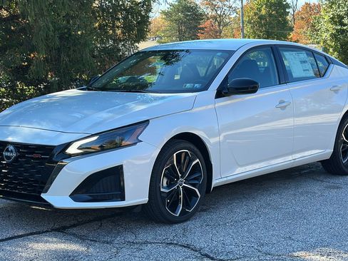 New 2025 Nissan Altima 2.5 SR image 2