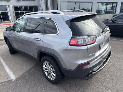 Used 2019 Jeep Cherokee Latitude w/ Cold Weather Group AWD/4WD image 2