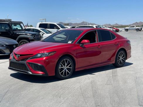 Used 2023 Toyota Camry SE FWD image 4