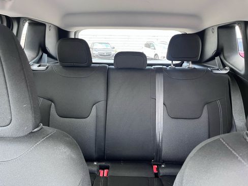 Used 2021 Jeep Renegade Sport FWD image 14