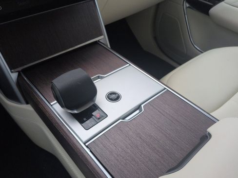 Certified 2025 Land Rover Range Rover SE image 18