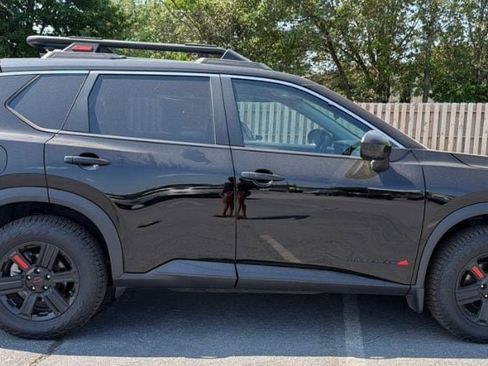 Used 2025 Nissan Rogue SV AWD/4WD image 5