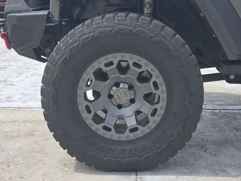 Used 2021 Jeep Gladiator Rubicon AWD/4WD image 15