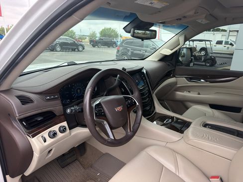Used 2017 Cadillac Escalade Premium Luxury w/ LPO, Radiant Package AWD/4WD image 8