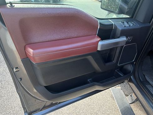 Used 2018 Ford F150 Platinum w/ Equipment Group 701A Luxury AWD/4WD image 14