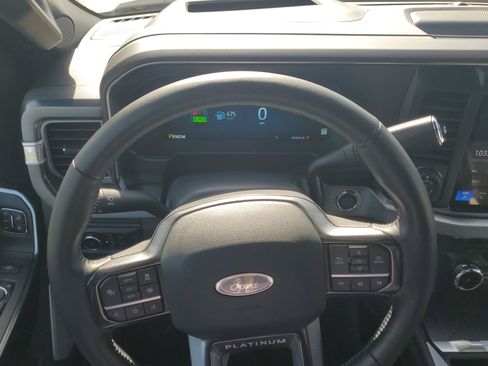 Used 2025 Ford F450 Platinum w/ FX4 Off-Road Package image 22