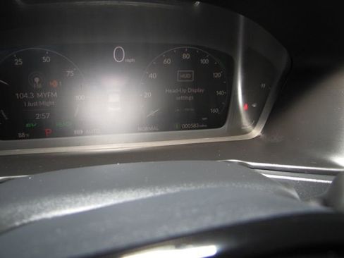 Used 2025 Honda Accord Touring image 4